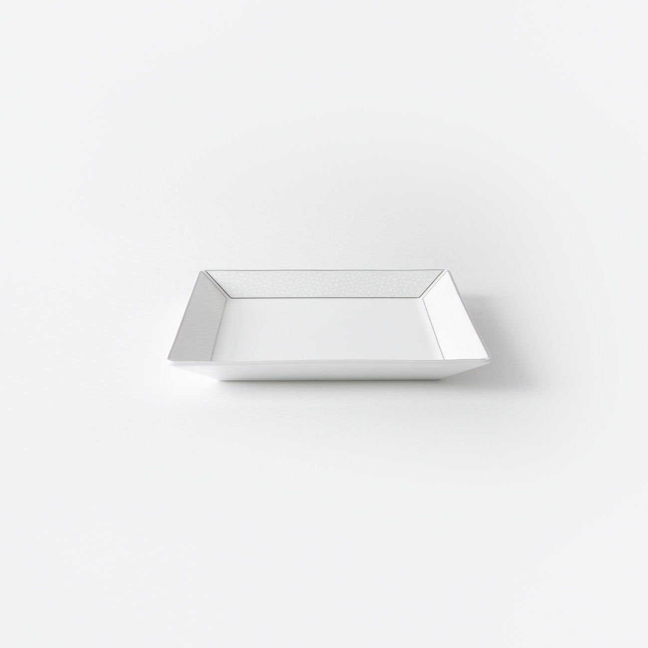 WHITE 22.5cmスクエアプレート