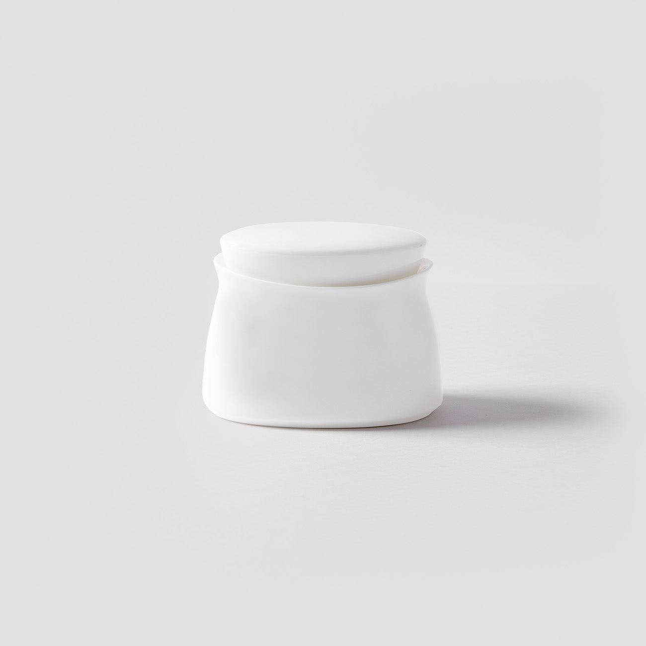 會田雄亮 Oval White – ニッコー公式オンラインショップ