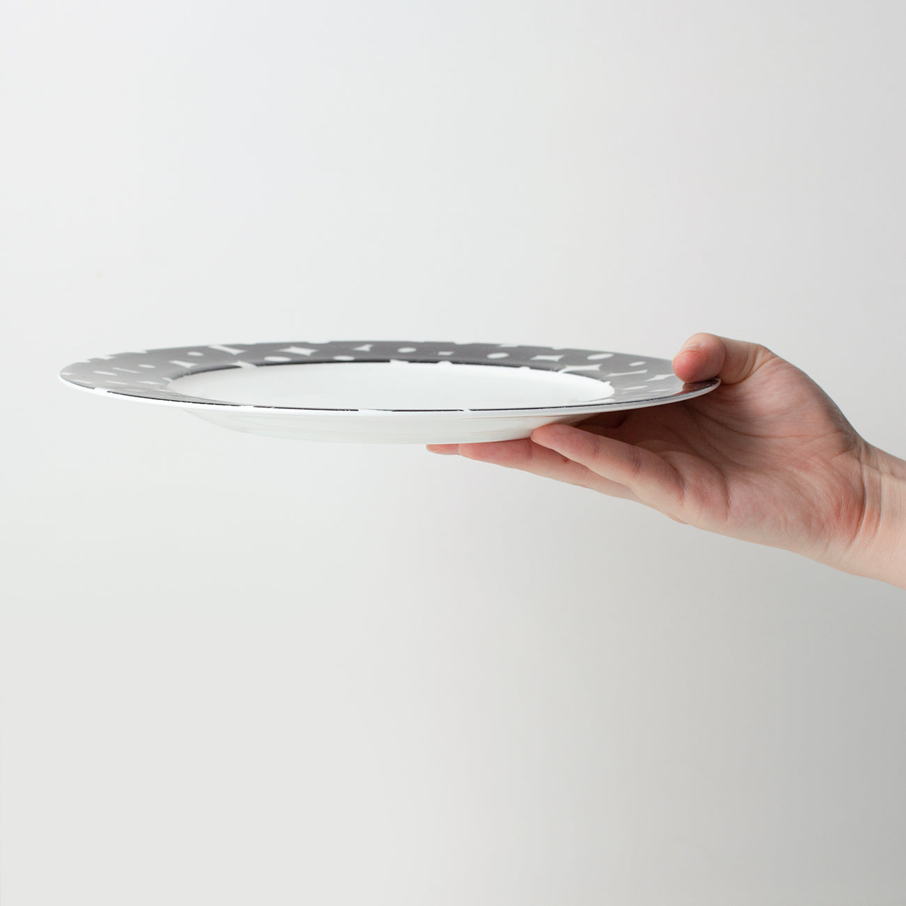 【復興支援商品】ART PLATE 25cm Sanae Sasaki 「(無題)(丸)」